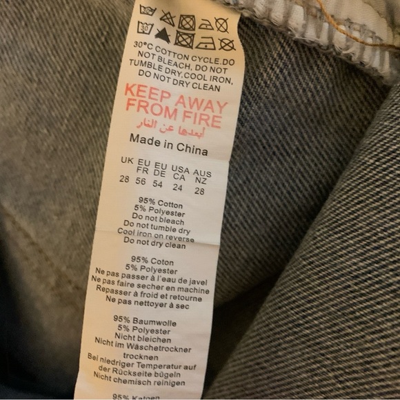 NWT PrettyLittleThing Ripped Jeans - Picture 6 of 6